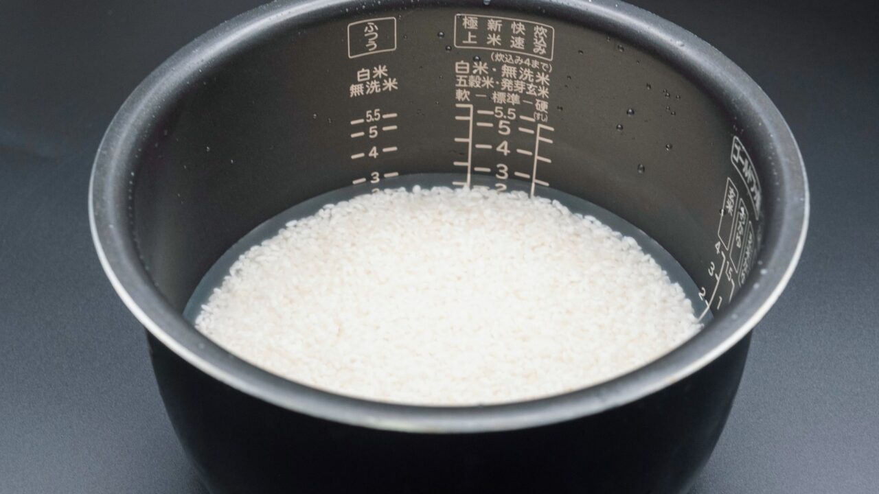 お米をおいしく炊くには？吸水時間のコツと失敗しないポイントを紹介