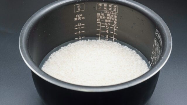 お米をおいしく炊くには？吸水時間のコツと失敗しないポイントを紹介